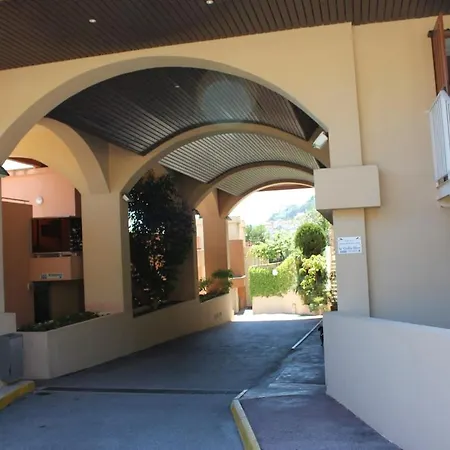 Vue A Pied Piscine 6 Pers Proche Monaco Et Italie